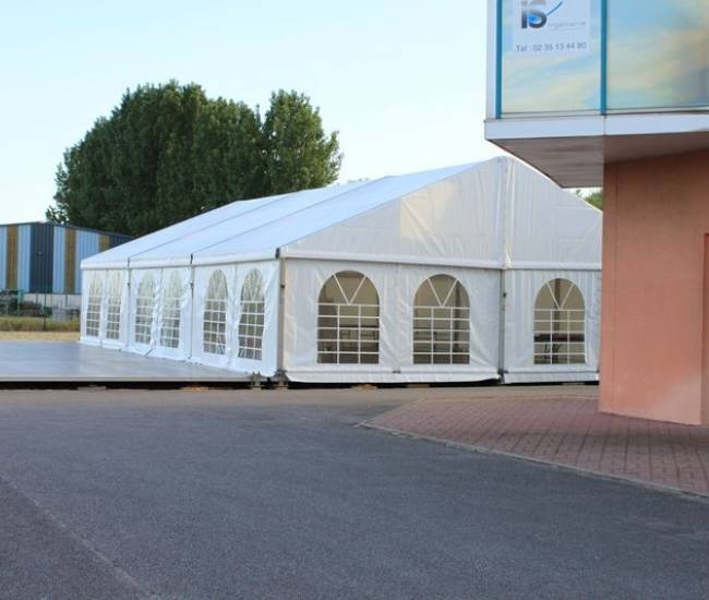 Location de tente pour fêter les 10 ans de l'entreprise au Havre.