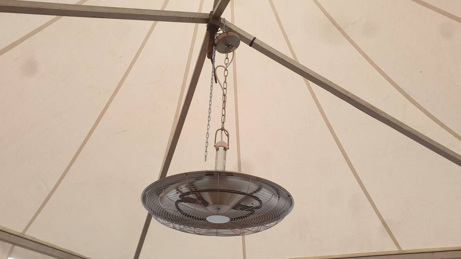 Location de chauffage Radiant électrique a suspendre en Normandie.