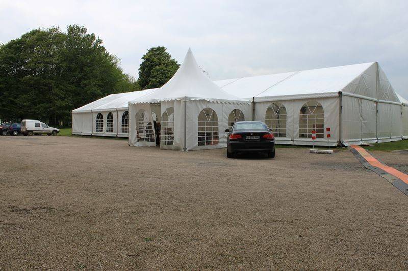 Location de tente avec dais d'accueil