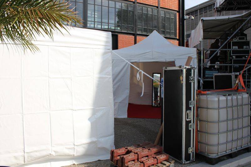 Location de Stand Minute pour abriter une loge artiste et une régie pour les techniciens a Rouen.