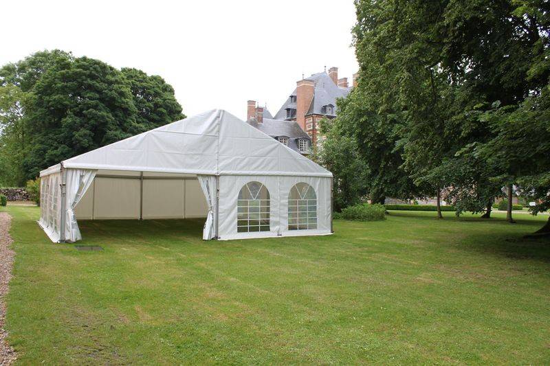 Tente de cocktail pour mariage au chateau de Fleury la foret