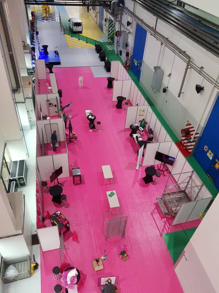 Installation générale, location de stands avec mobilier