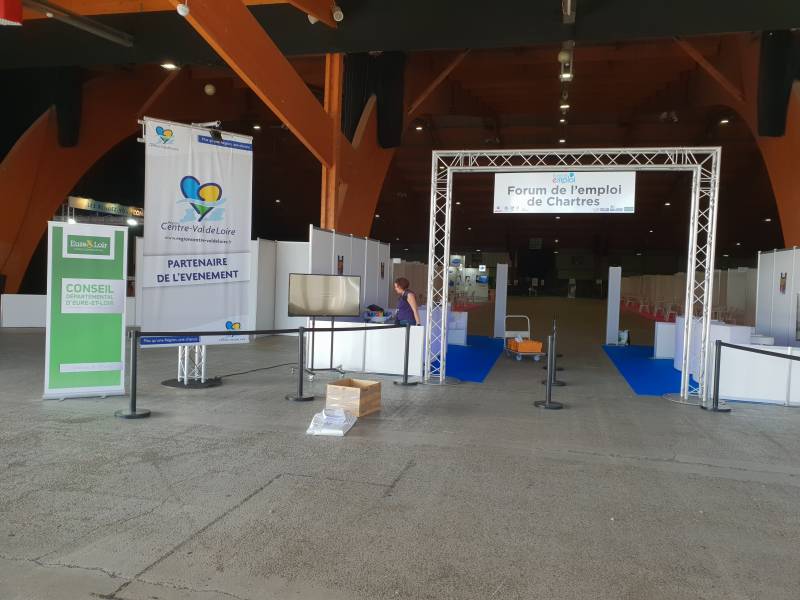 Arche d'entrée Forum de l'emploi de Chartres