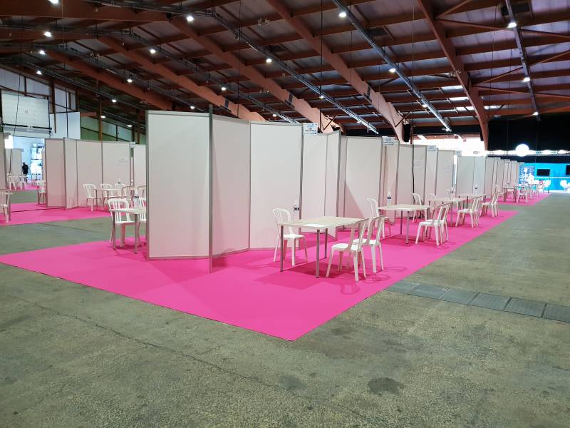 Stand avec table et chaise a Chartres