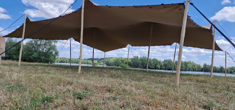 Tente Stretch en location avec poteaux en Eucalyptuspour événement en Normandie