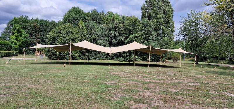 Location de 2 tentes Stretch jumelées avec gouttière en Normandie