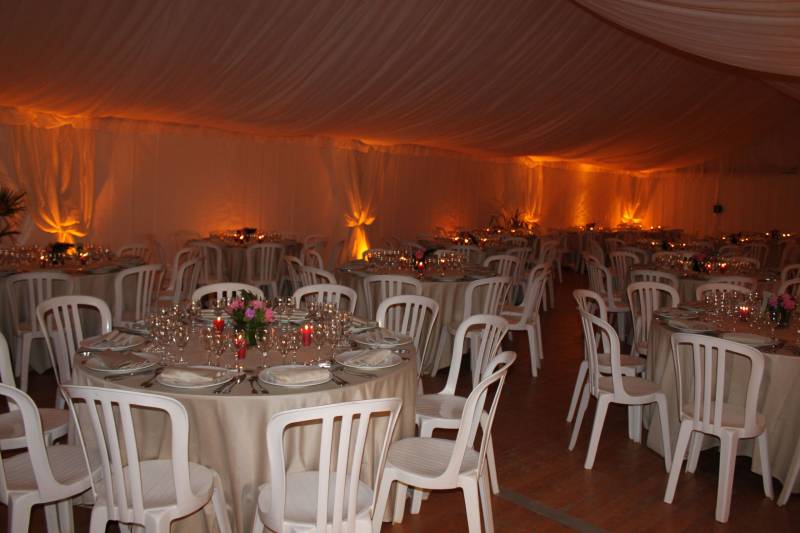 Location de tente avec éclairage ambre au Havre