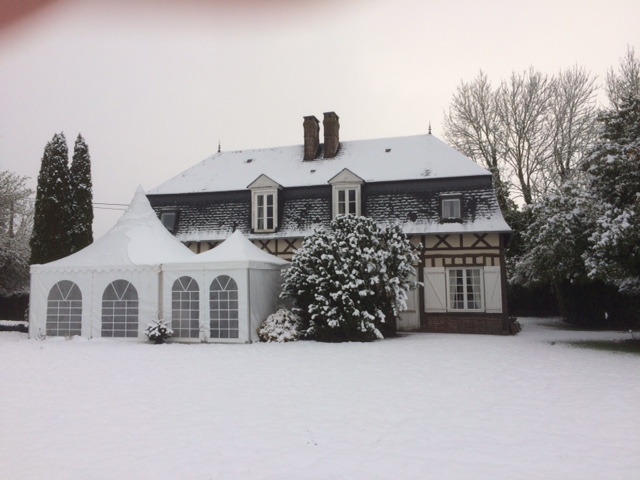Tente sous la neige prés de Bernay