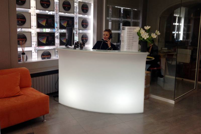 Vente d'un Break Bar pour l'accueil d'une agence immobiliére.