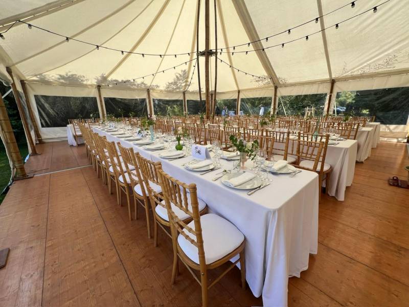 Location de tente Bambou avec tables rectangulaires près d'Houlbec-Cocherel