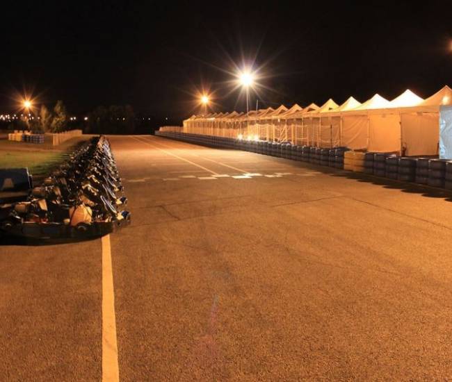 Location des stands pour abriter les différentes équipes participant au 24 heures de karting