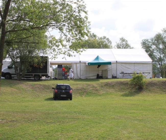 Tente pour le repas du personnel prés d'Elbeuf