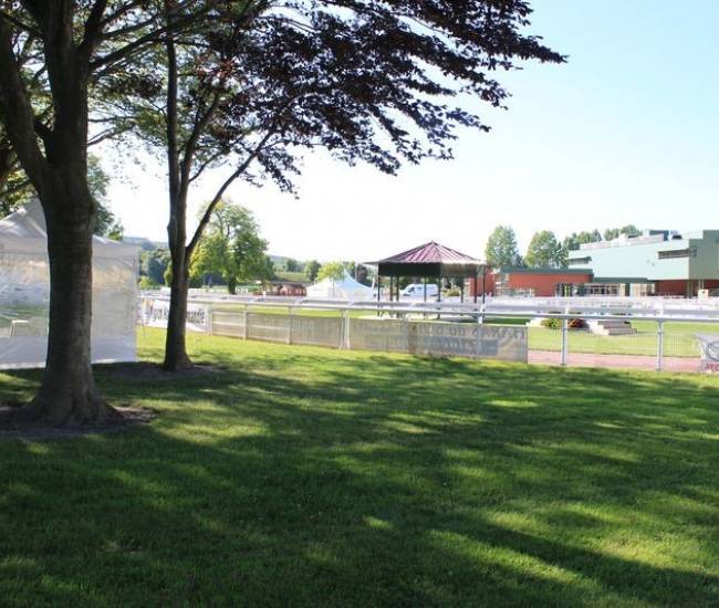 Tente et Stand a l'Hippodrome de Dieppe.