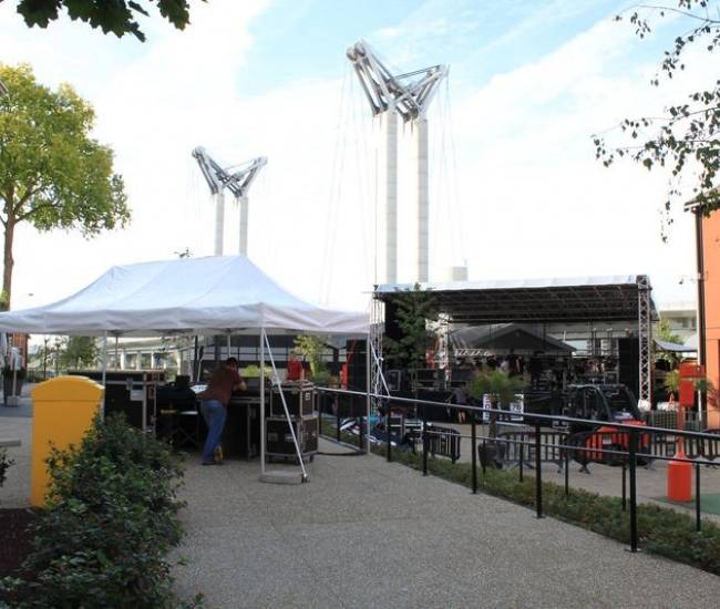 Location de Stand Minute pour abriter une loge artiste et une régie pour les techniciens a Rouen.