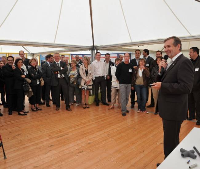 Touareg a loué les tentes pour les discours d'anniversaire de la société  prè d'Evreux